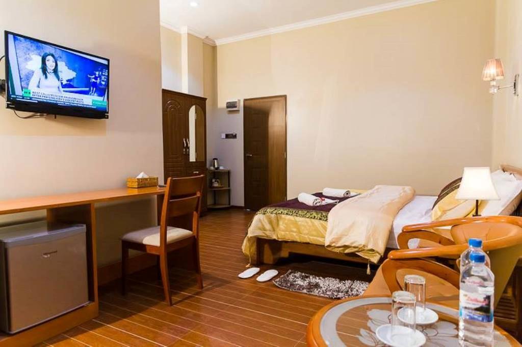 Lily The Hotel Hsipaw