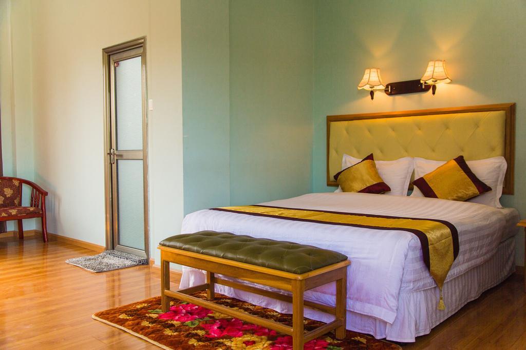 Lily The 3* Hsipaw